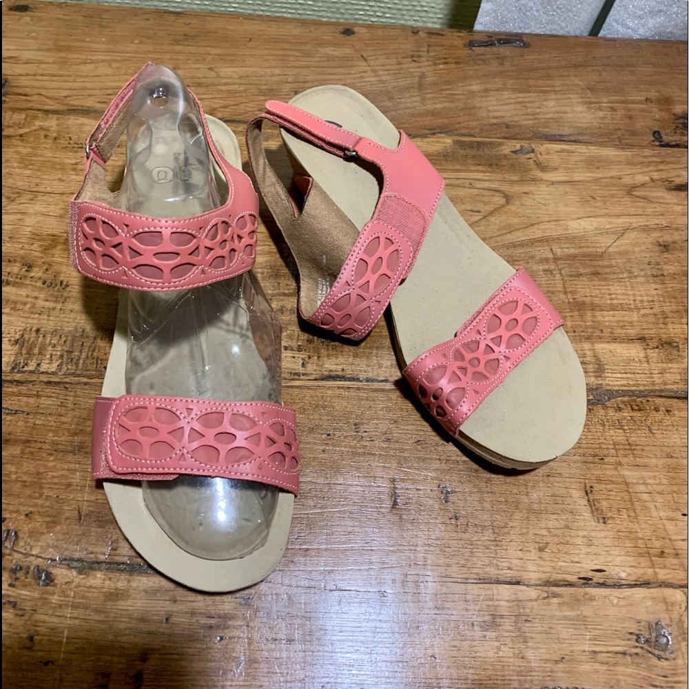 FINAL MARKDOWN Clark’s Bendable Excellent Condition Sandals